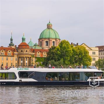 Zážitková expozice & plavba po Vltavě