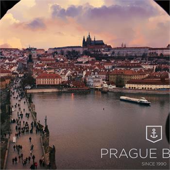 Panorama Prahy s lodí Agnes de Bohemia