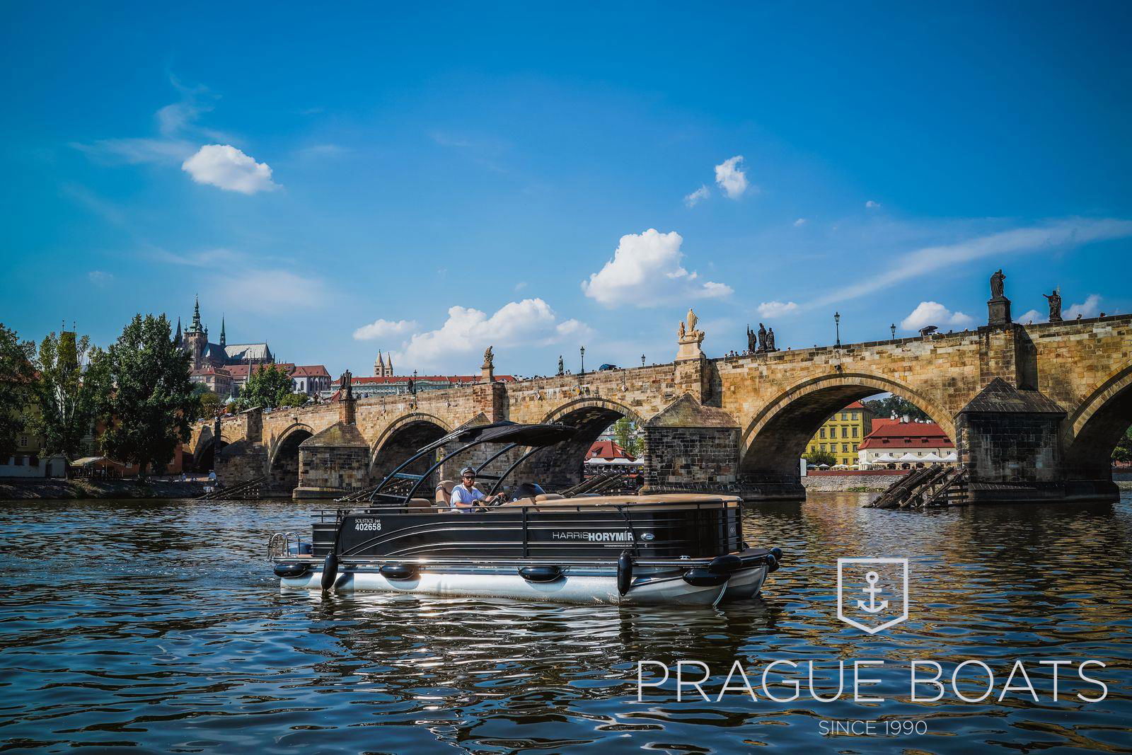 Trimarán Horymír na Vltavě