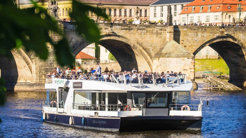 Sightseeing-Schifffahrt