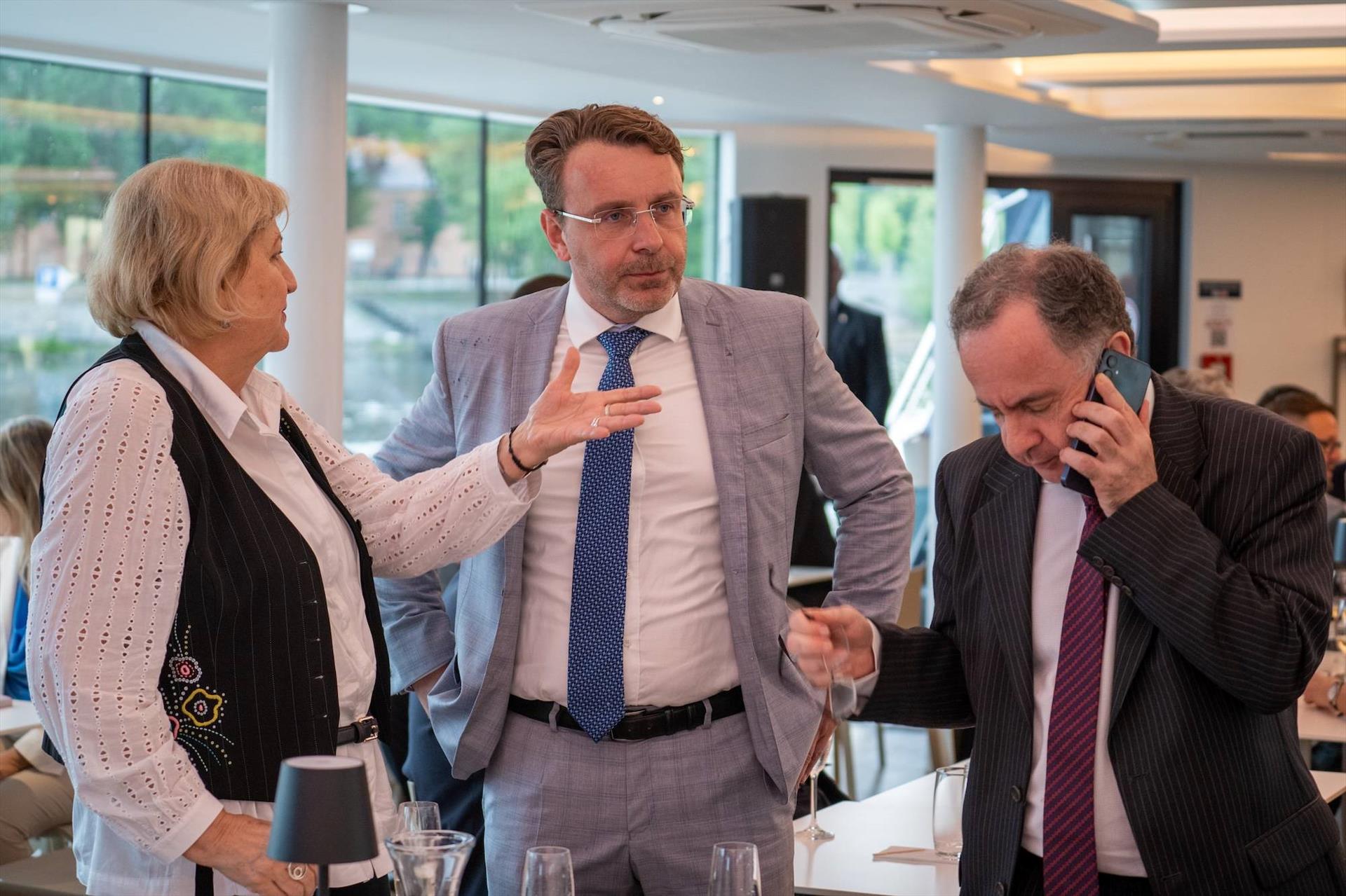 Photo : Rencontre à bord: diplomatie, affaires et… – 32