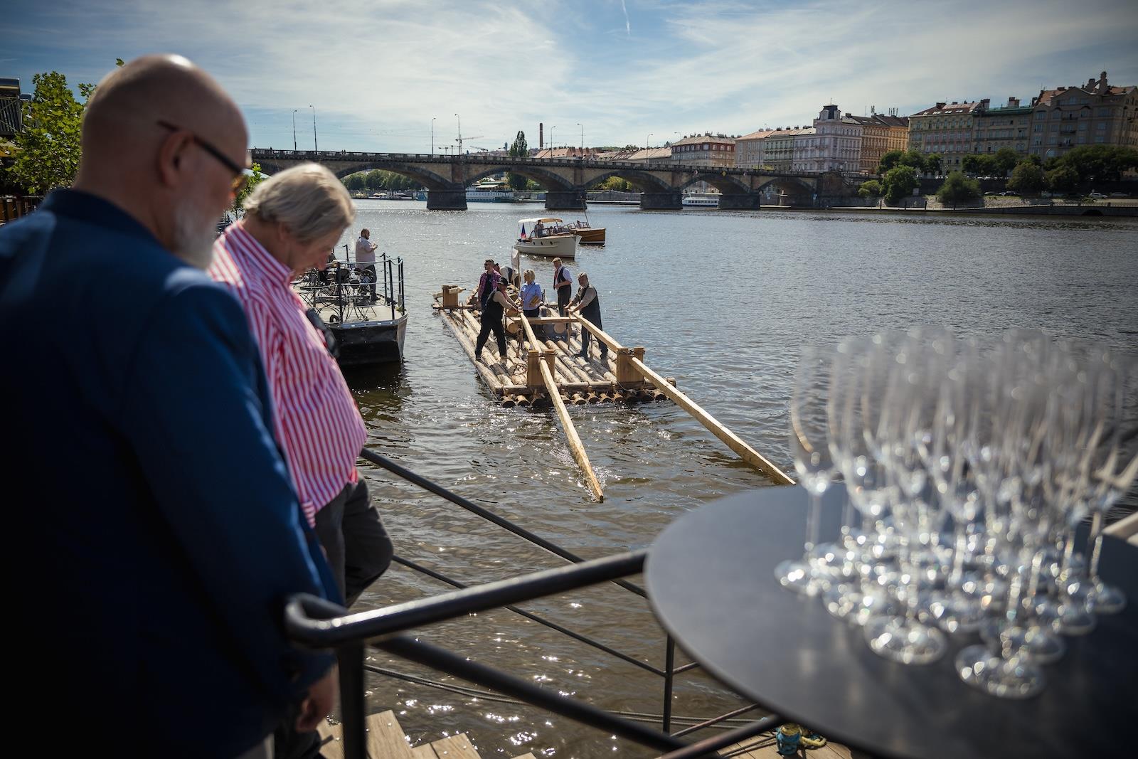 Foto: An Bord des Dampfschiffs Vyšehrad wurde das… – 35
