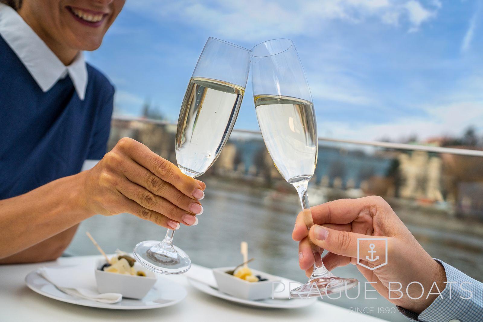 Photo: Cruise with a glass of prosecco – new for this… – 5