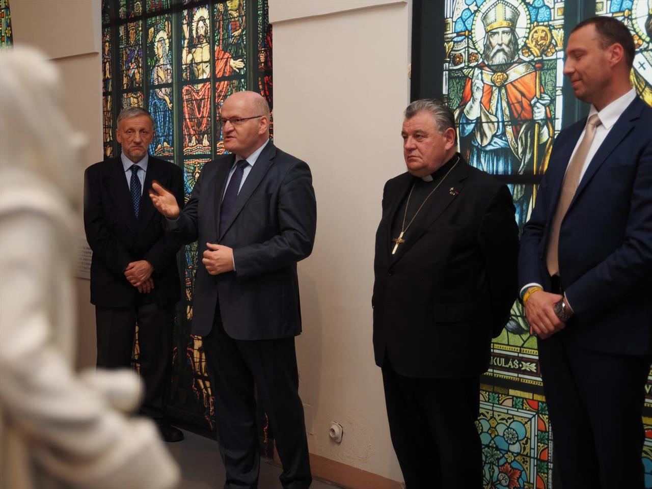 Foto: Sacral Praga - Minister Herman opened a new… – 16