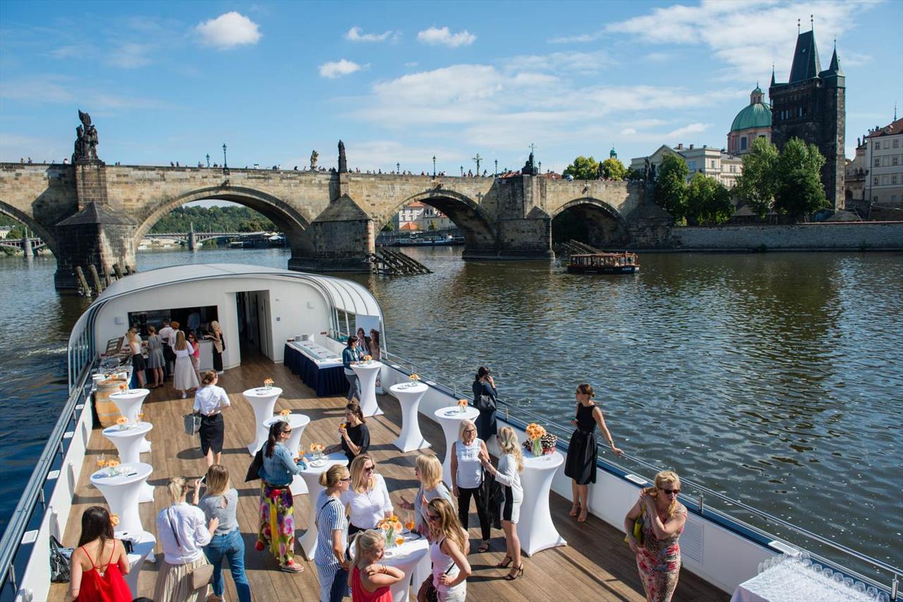 Foto: Představení neueho parfému Wonderlust – 12