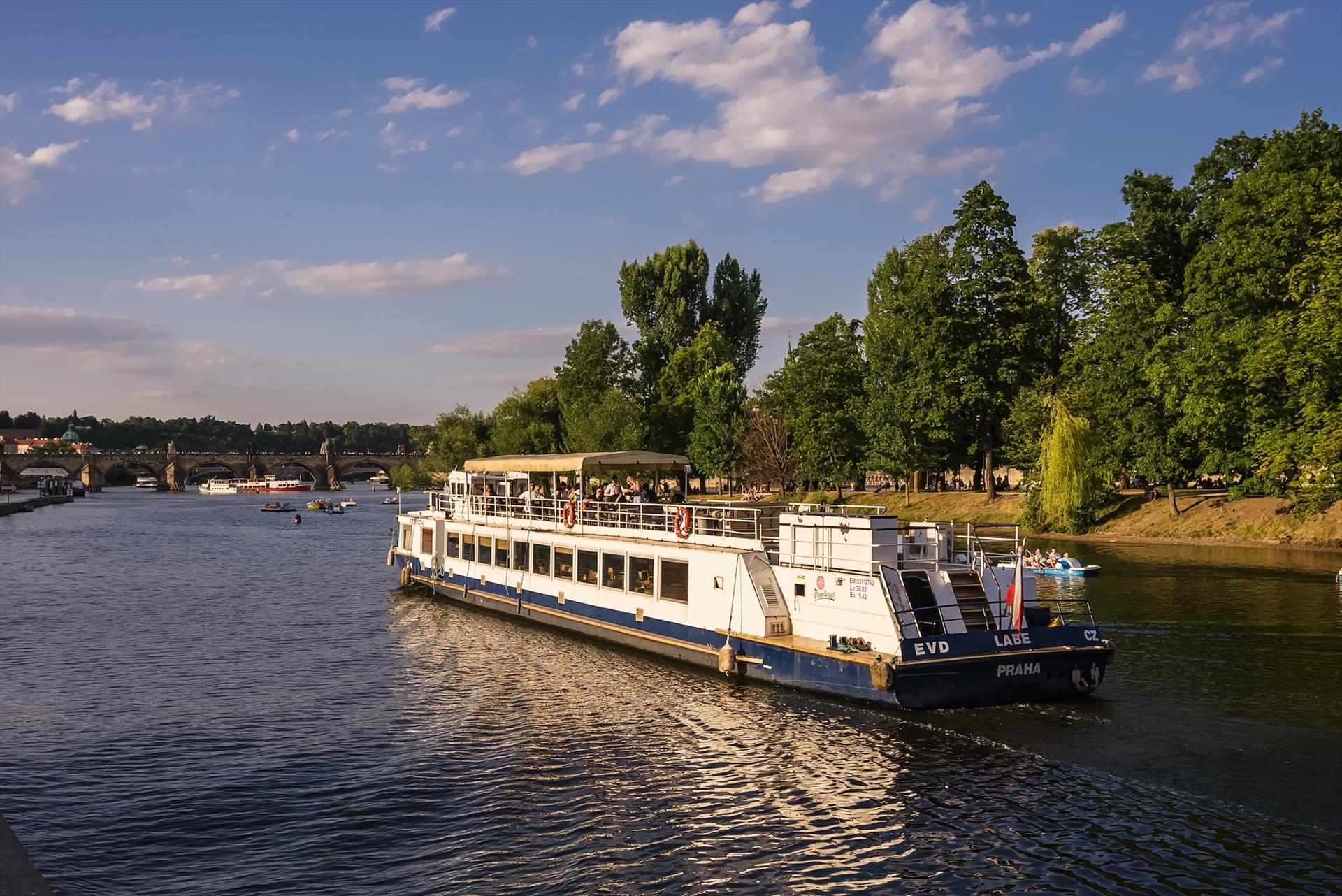 Schiff Labe v galerii Schiff Labe v galerii