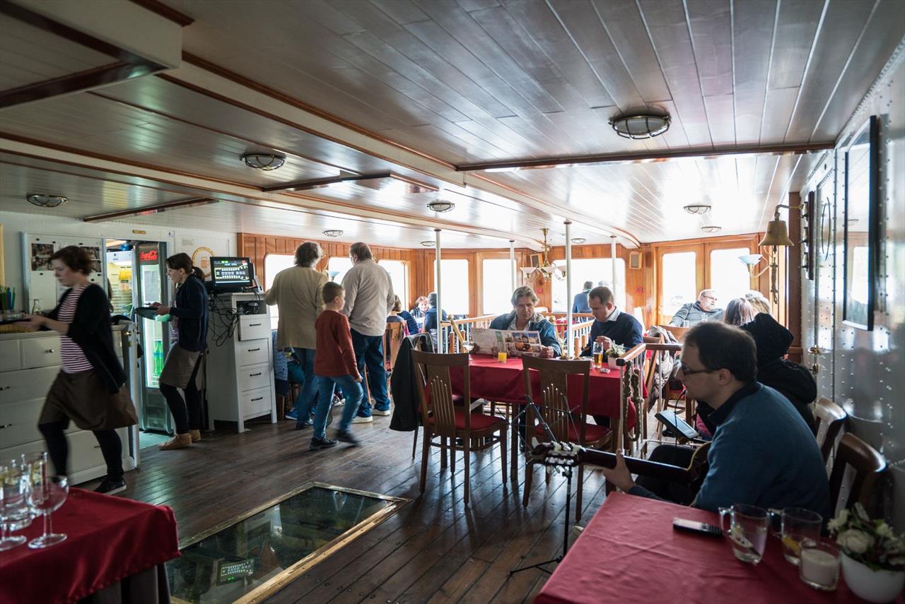Foto: The piroscafo Moldava sailed to Nelahozeves – 19