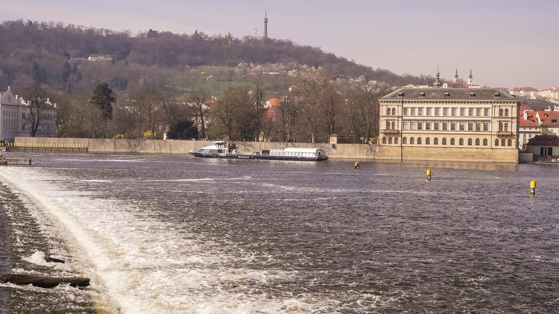 Photo : Porsche Taycan na palubě Prague Boats – 13
