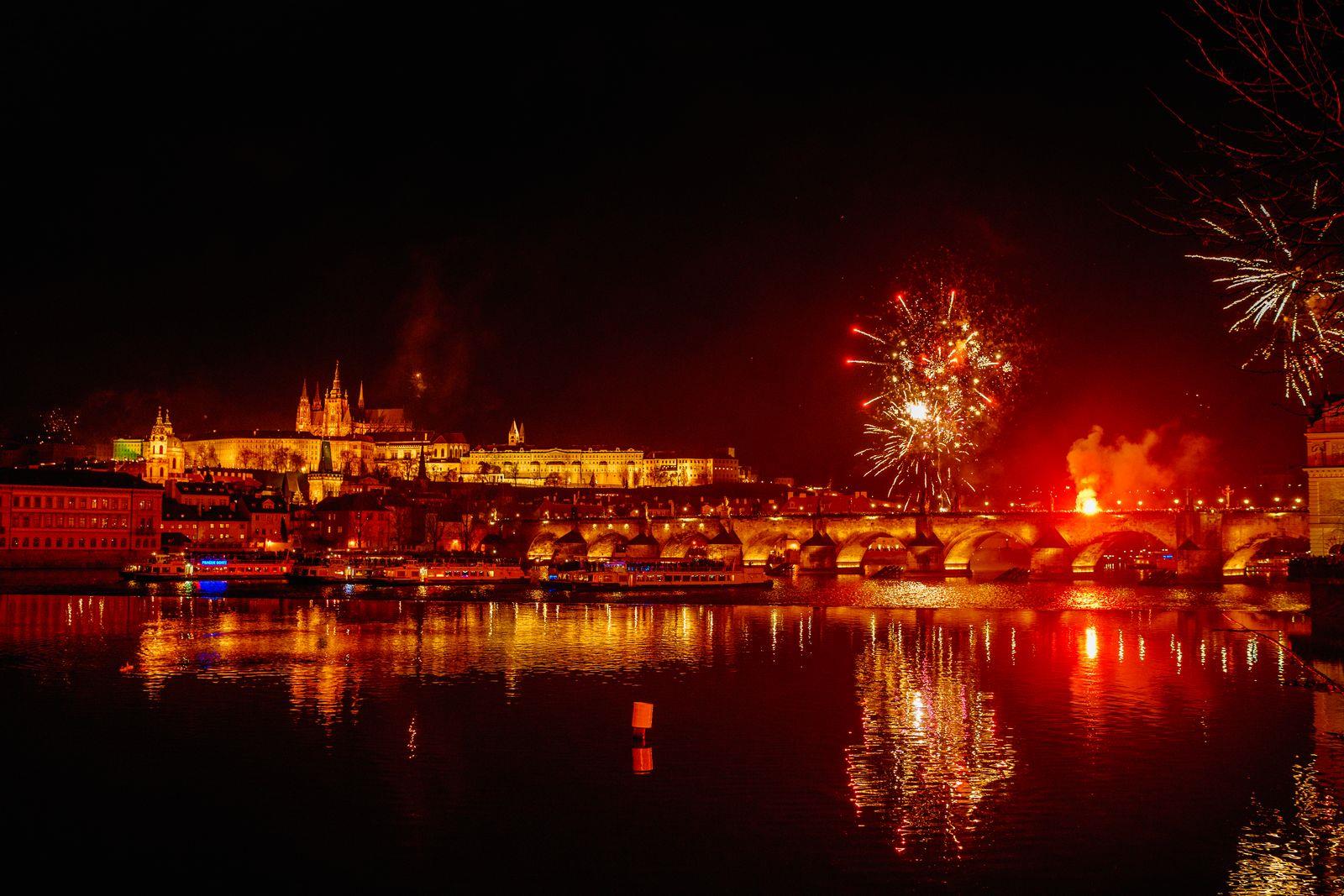 New Year's Day crociera with fireworks