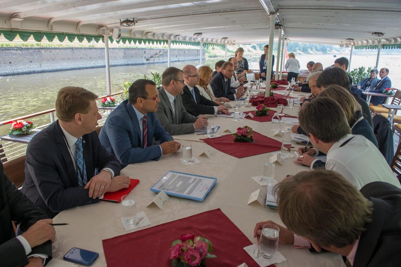 Foto: Meeting of the Prime Ministers of Checoia… – 27