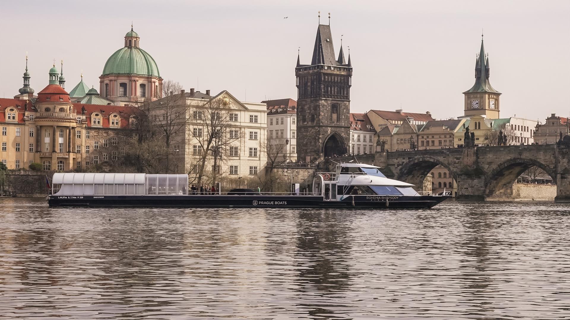 Photo : Porsche Taycan na palubě Prague Boats – 14