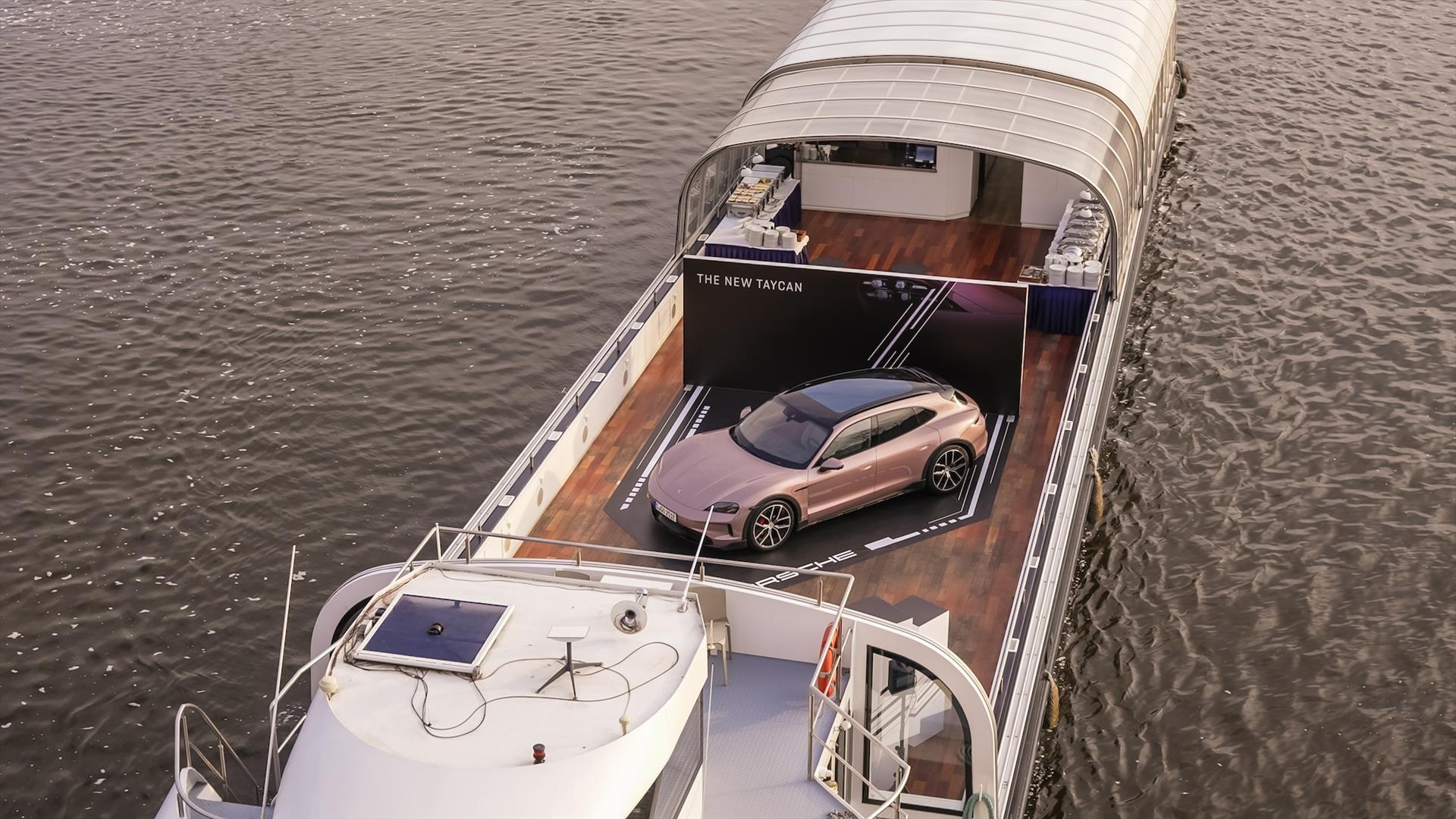 Photo : Porsche Taycan na palubě Prague Boats – 16