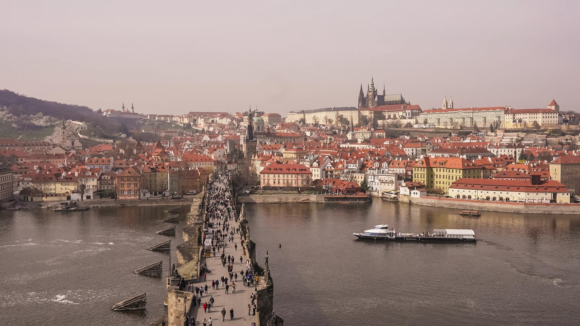 Photo : Porsche Taycan na palubě Prague Boats – 3