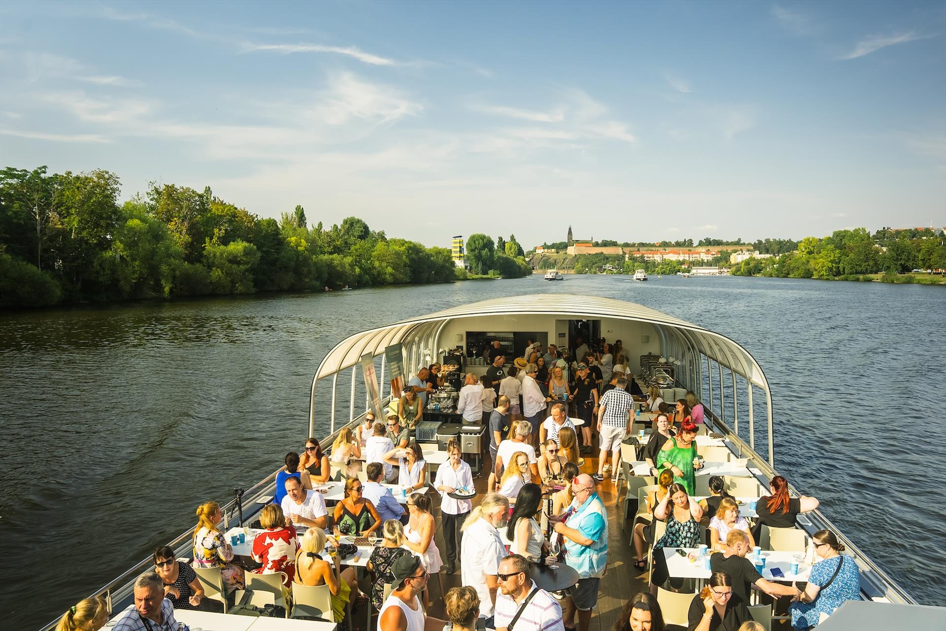 Foto: Hvězdy muzikálu Beetlejuice auf dem Schiff… – 10