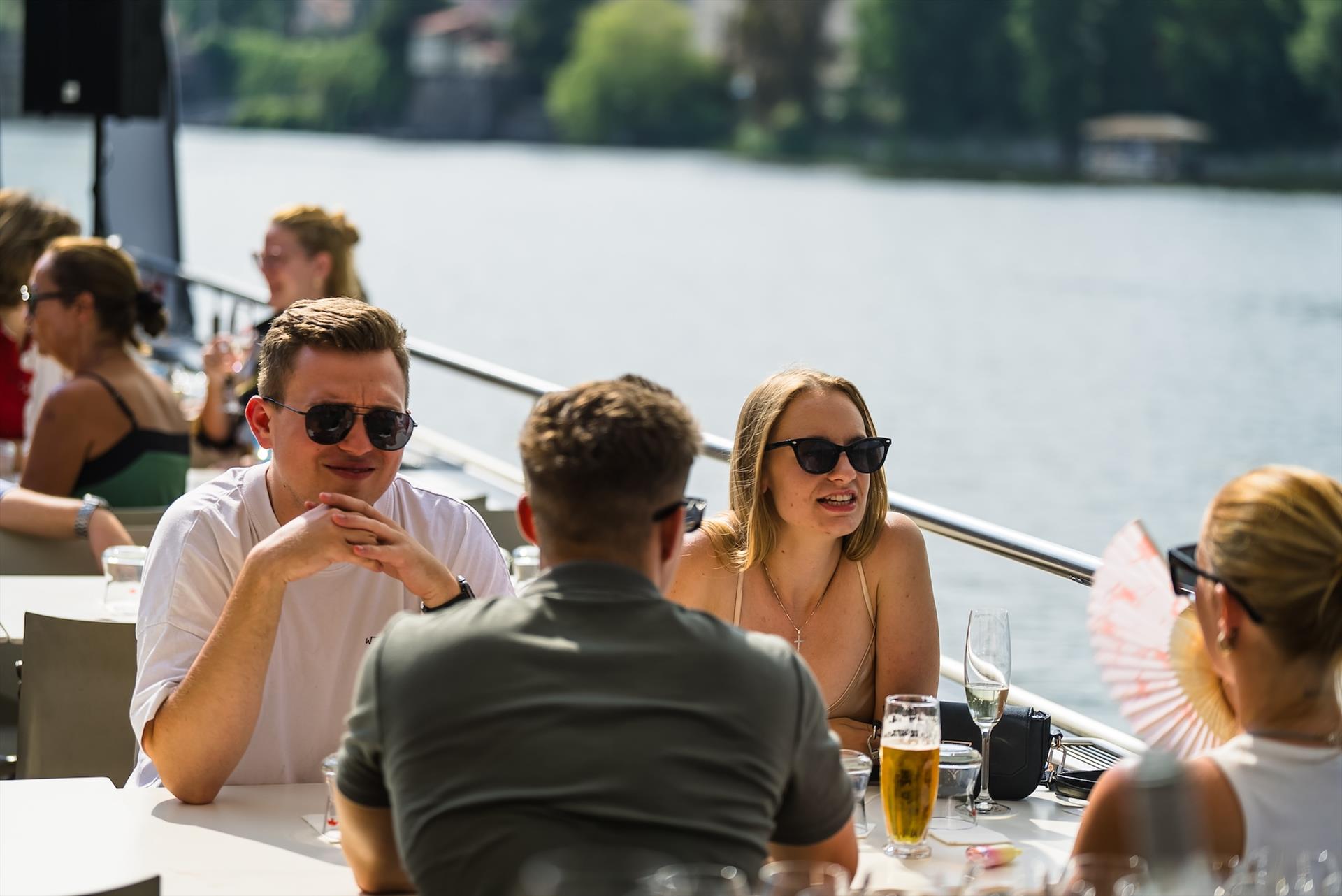 Foto: Hvězdy muzikálu Beetlejuice auf dem Schiff… – 50