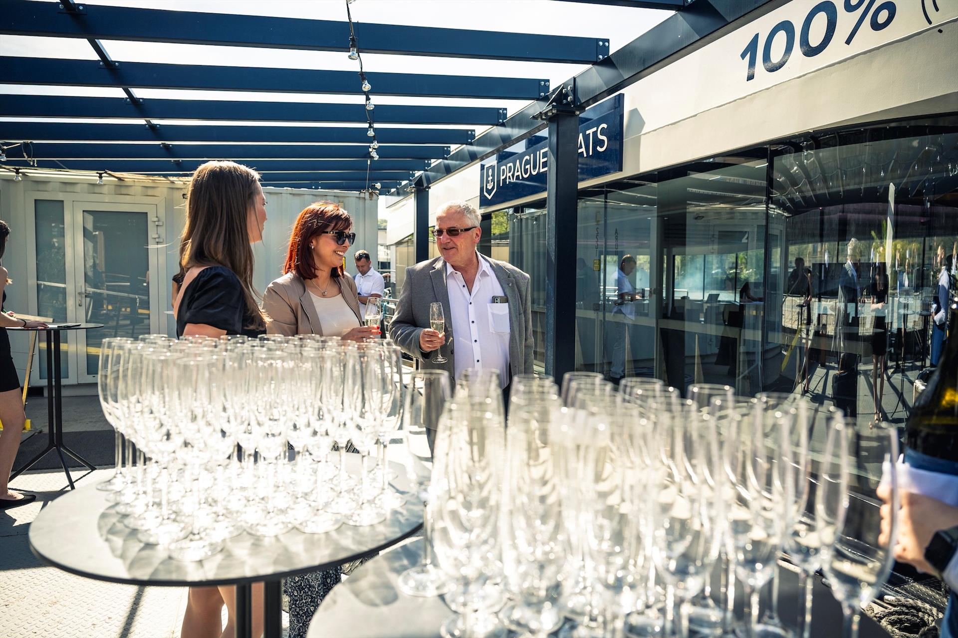 Fotografia: A meeting on the Vltava: a new platform for… – 3