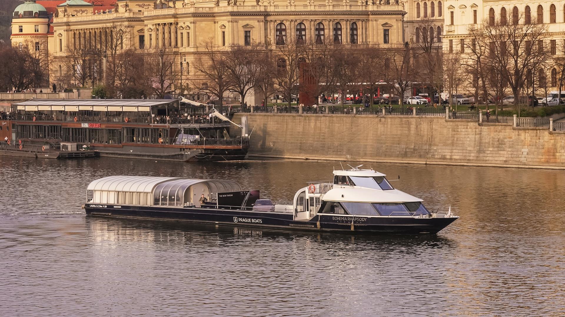 Photo : Porsche Taycan na palubě Prague Boats – 26