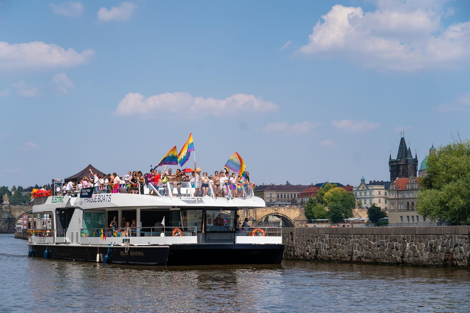 Photo: Prague Pride on the Vltava 2020 – 10