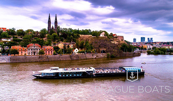 Neujahrs-ohňostroj nad Vltavou