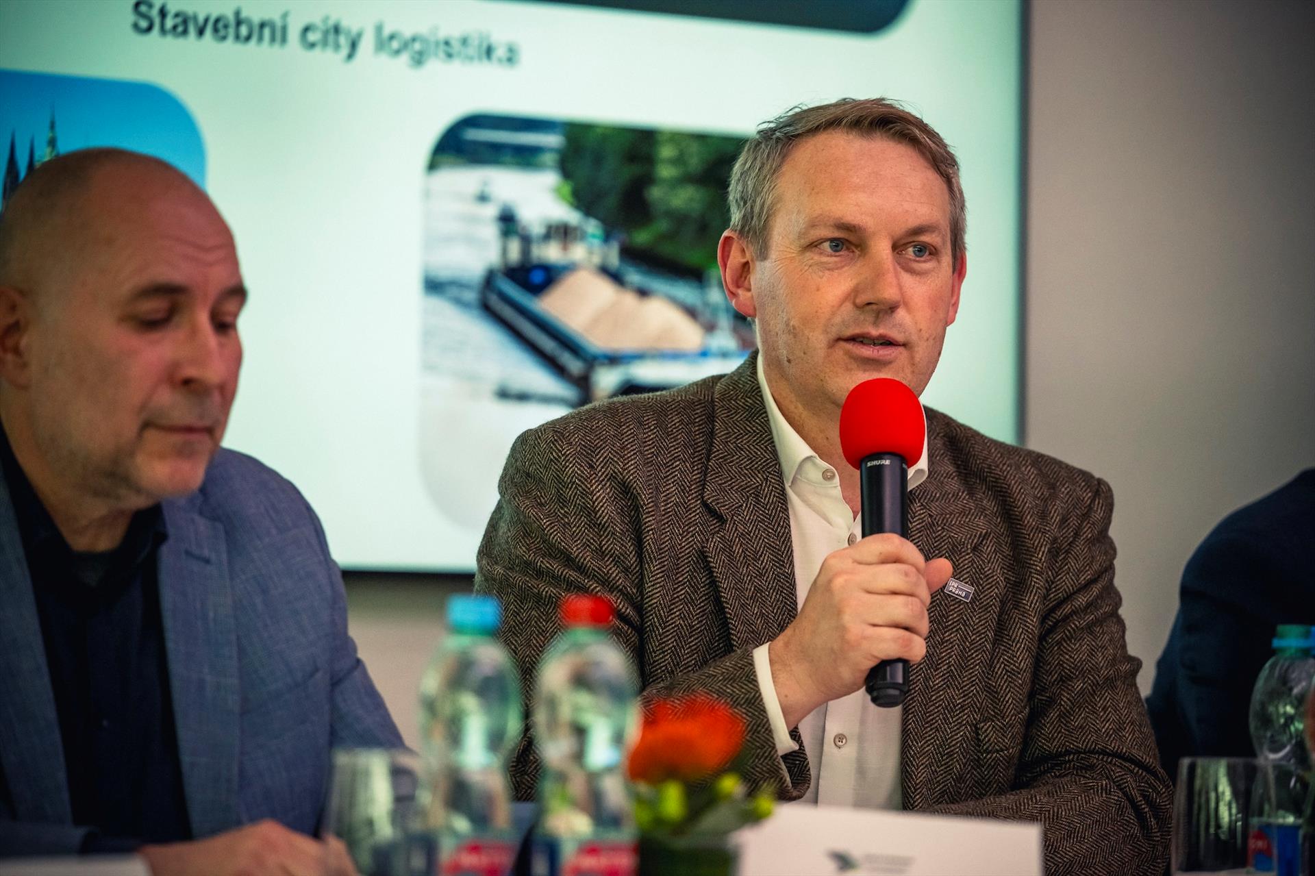 Fotografia: A meeting on the Vltava: a new platform for… – 32