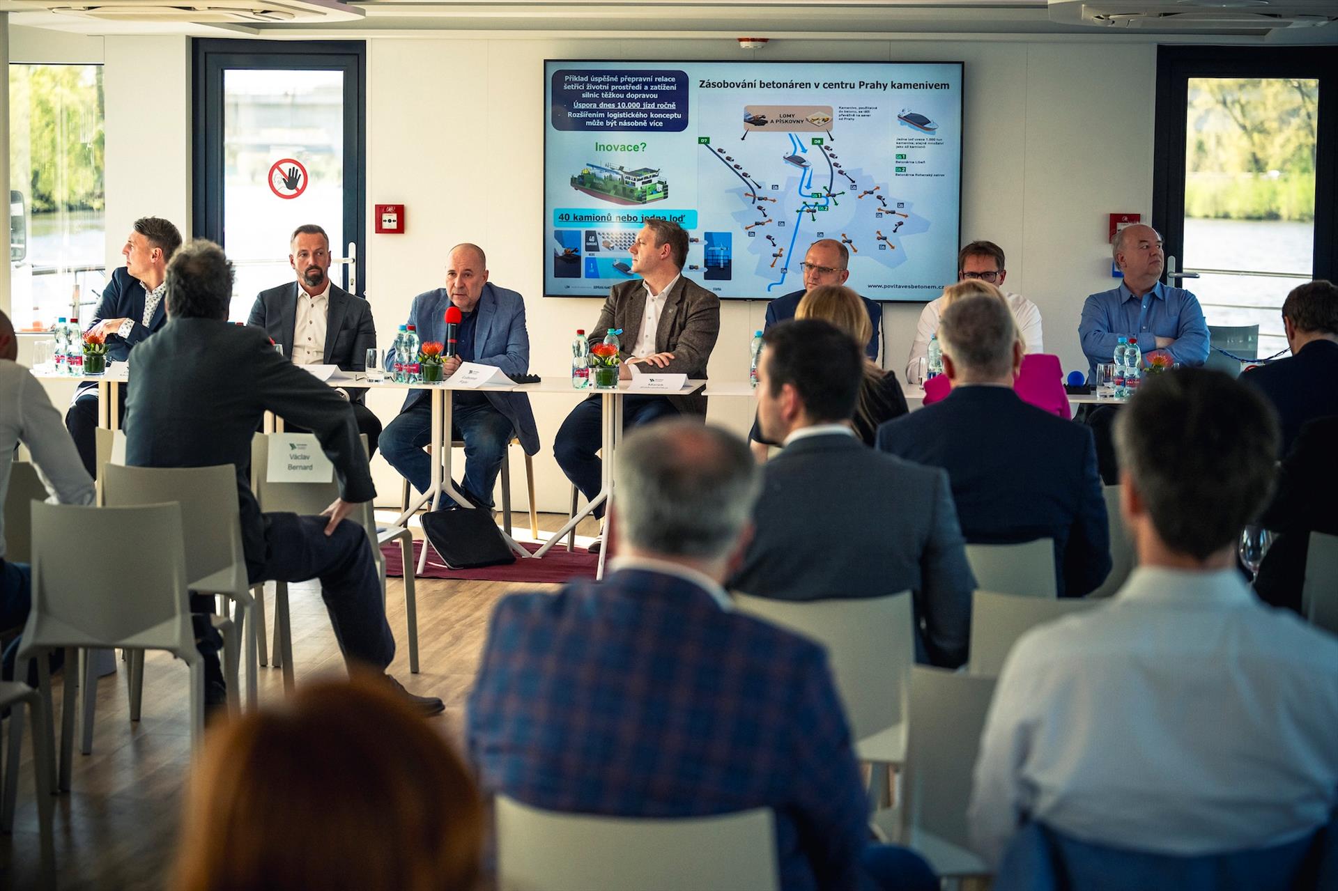 Fotografia: A meeting on the Vltava: a new platform for… – 37