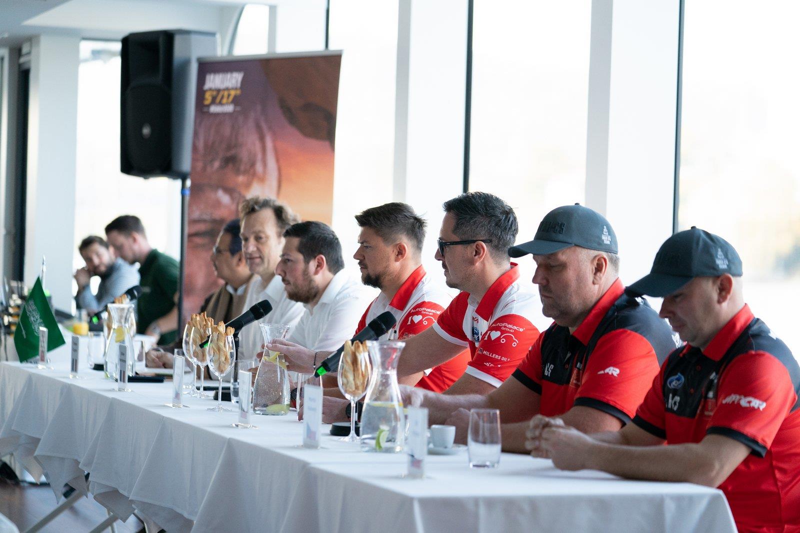 Photo : Posádky Rallye Dakar 2020 se představily na… – 11