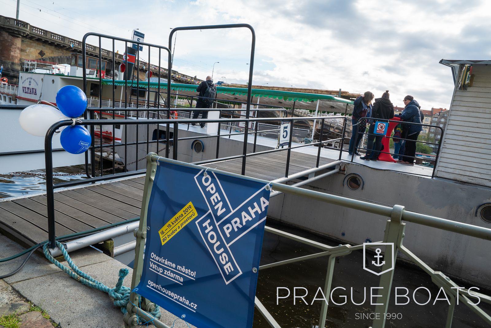 Foto: Město a řeka: komentovaná projížďka na… – 4