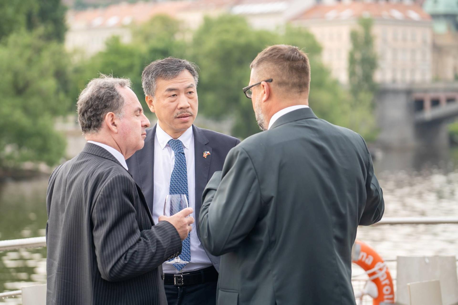 Photo : Rencontre à bord: diplomatie, affaires et… – 71