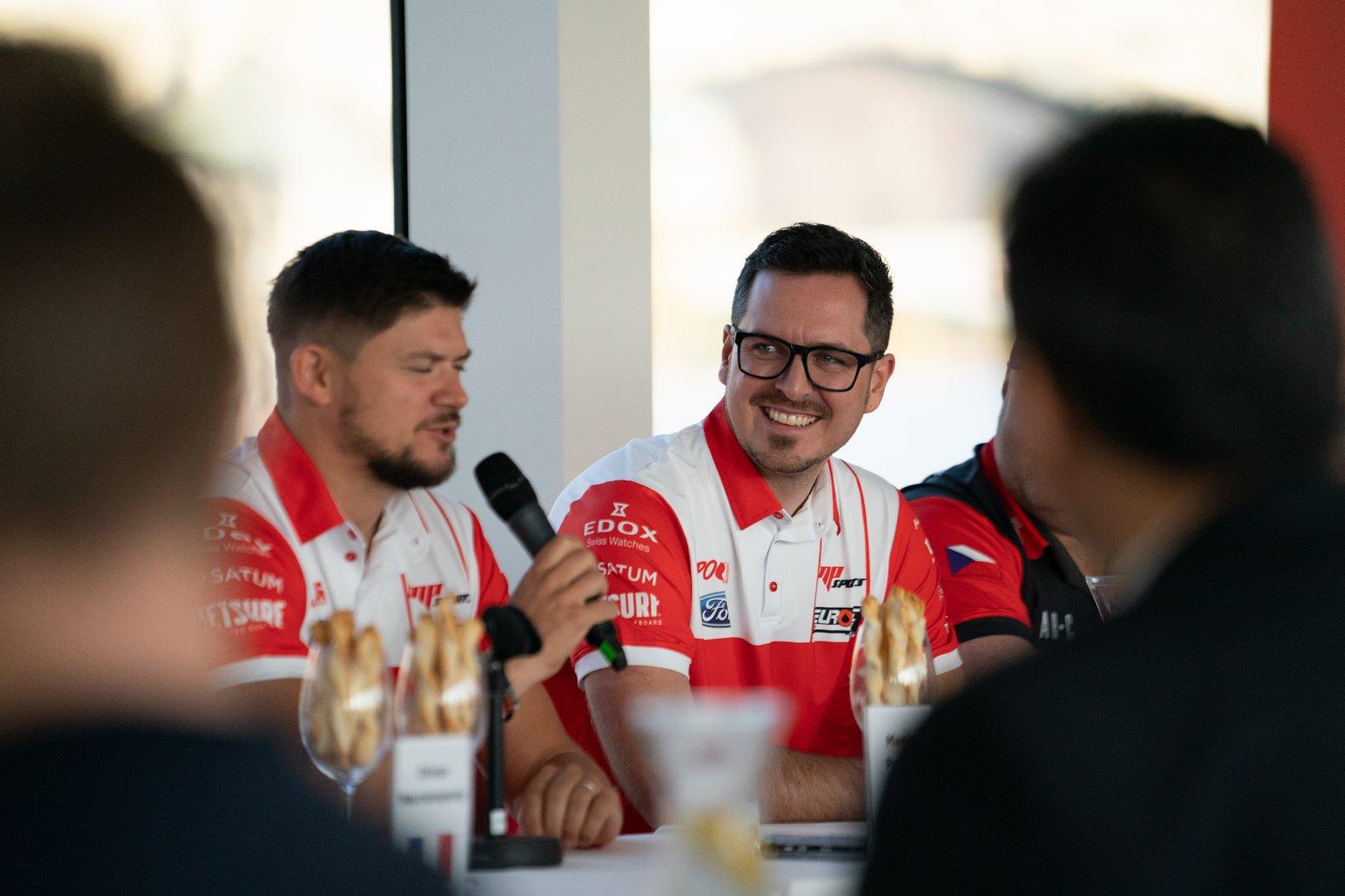 Photo : Posádky Rallye Dakar 2020 se představily na… – 14