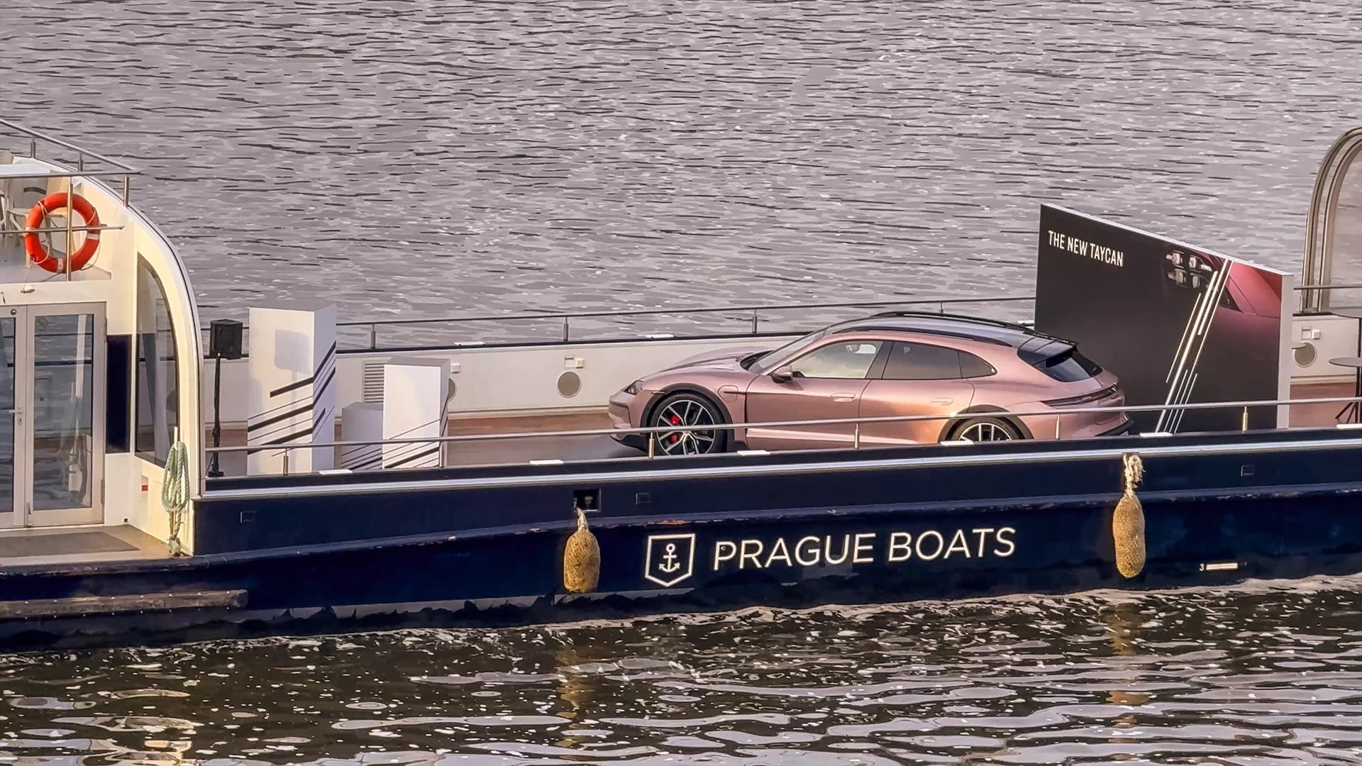 Photo : Porsche Taycan na palubě Prague Boats – 20