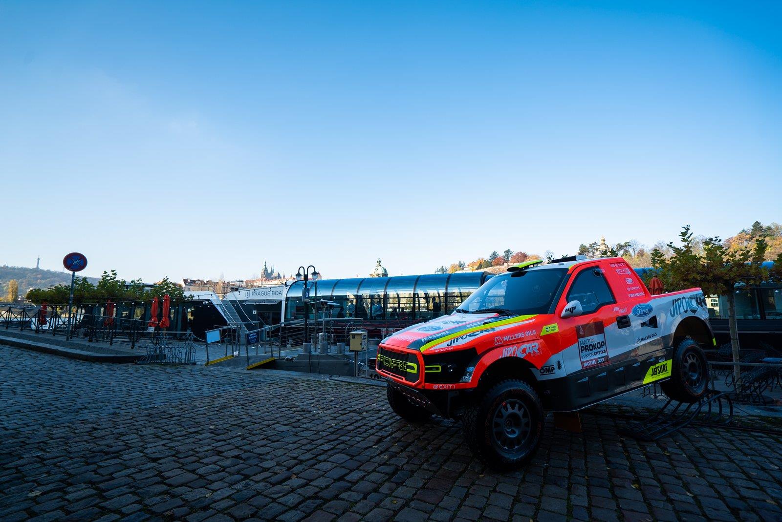 Posádky Rallye Dakar 2020 se představily na bateau Grand Bohemia