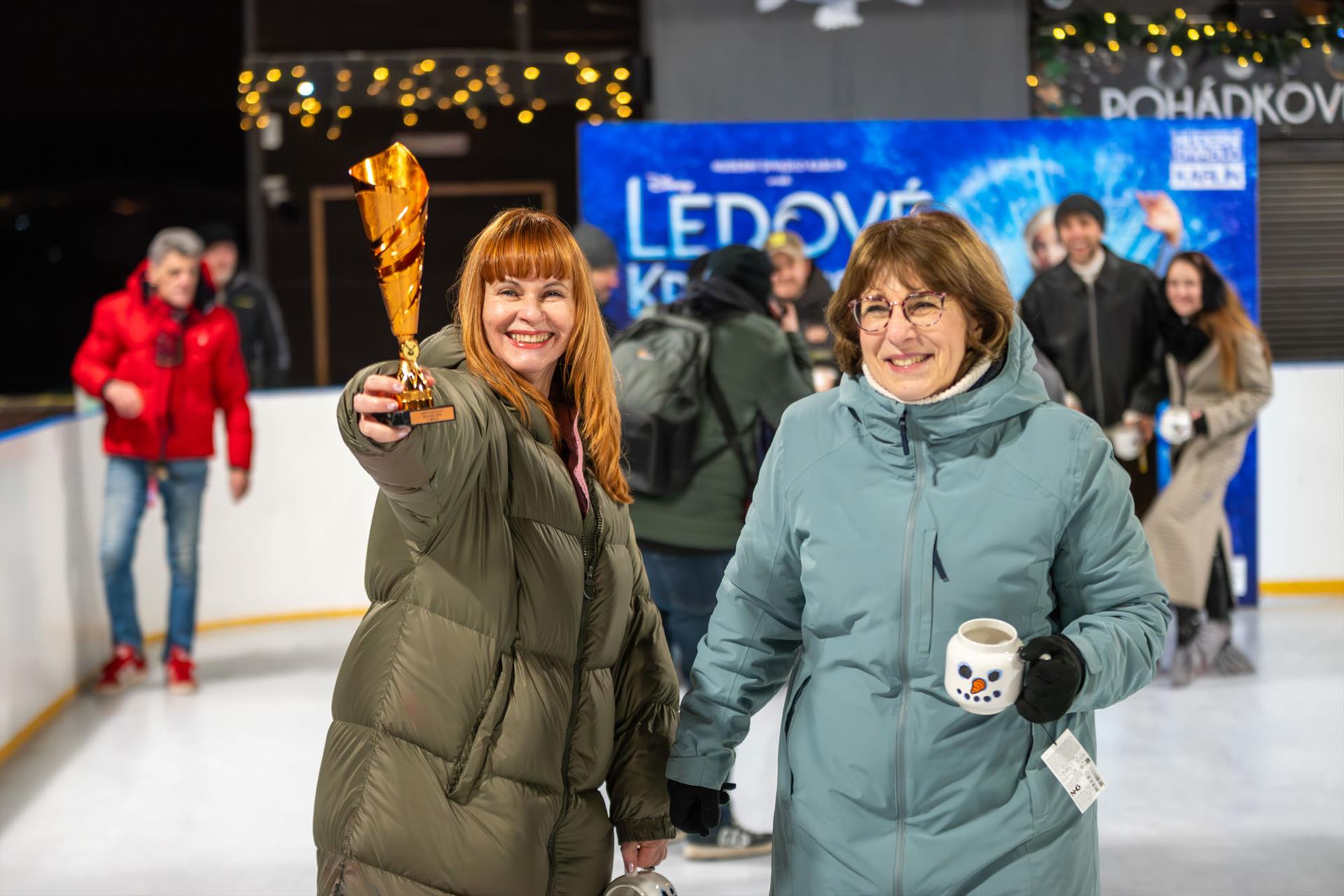 Photo: Frozen has dropped anchor on the Vltava – 60