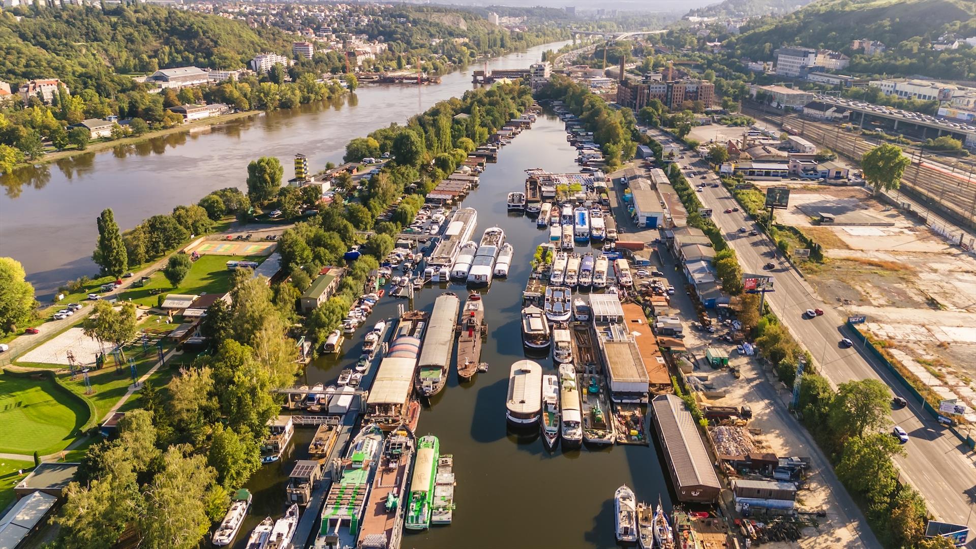 Photo: The Vltava showed its strength, but the Prague… – 10