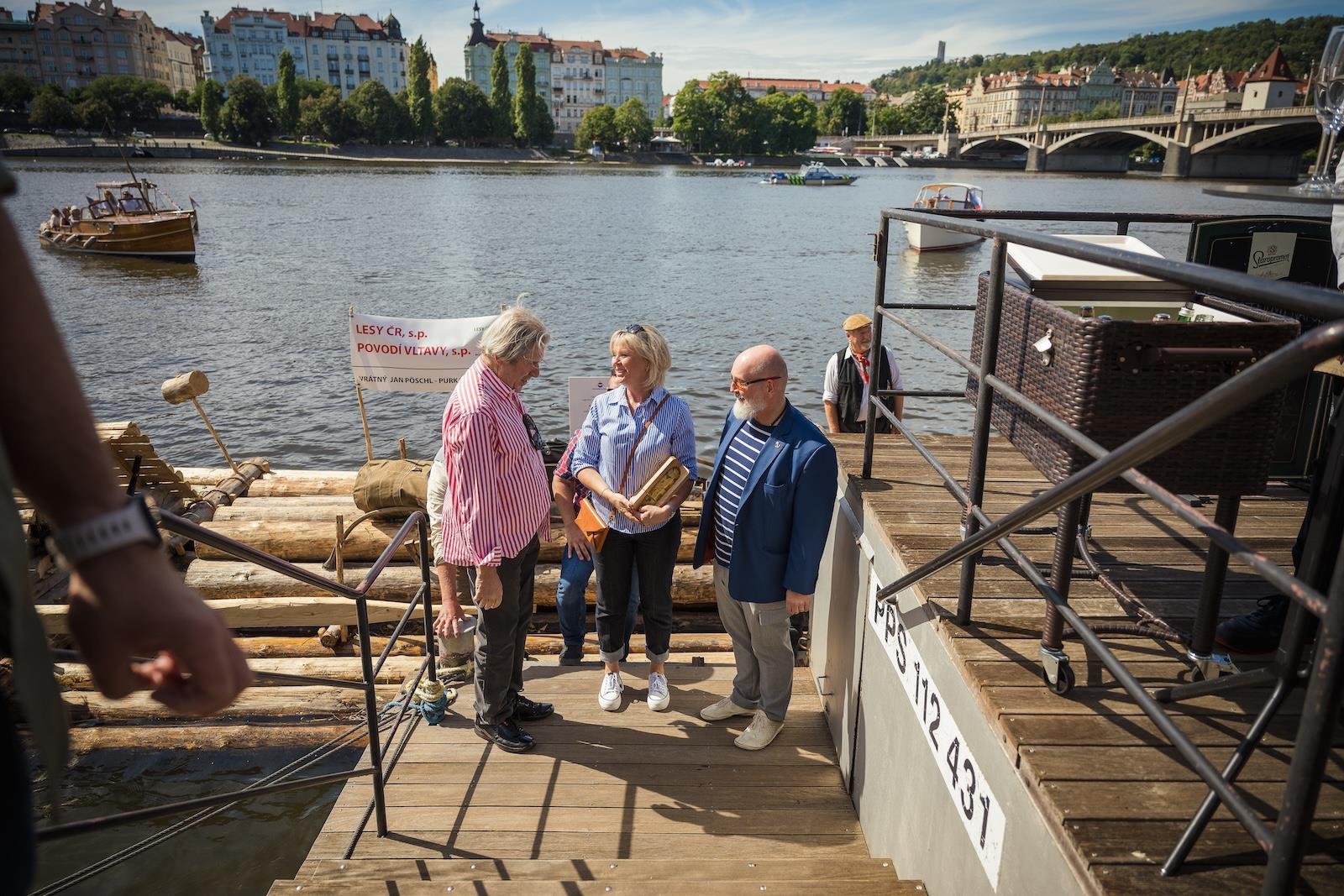 Foto: An Bord des Dampfschiffs Vyšehrad wurde das… – 42