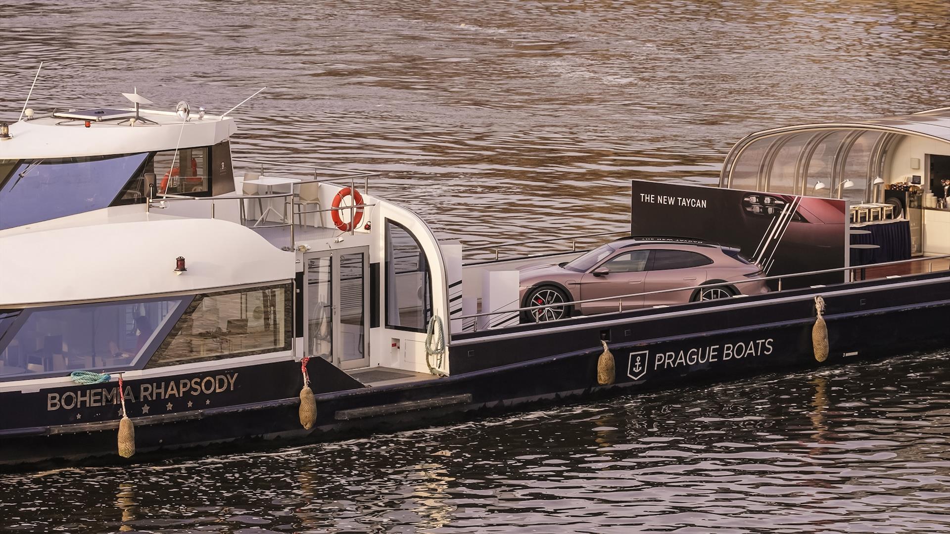 Photo : Porsche Taycan na palubě Prague Boats – 27