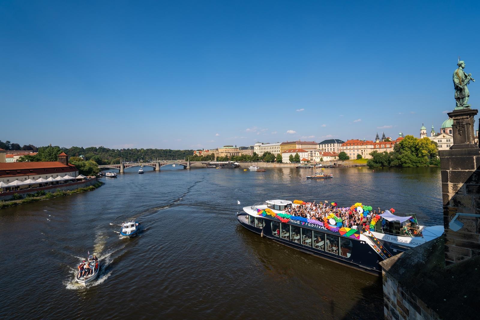 Photo: Prague Pride on the Vltava 2020 – 12