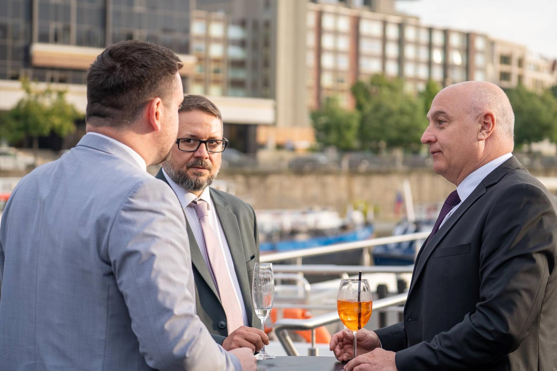 Photo : Rencontre à bord: diplomatie, affaires et… – 81