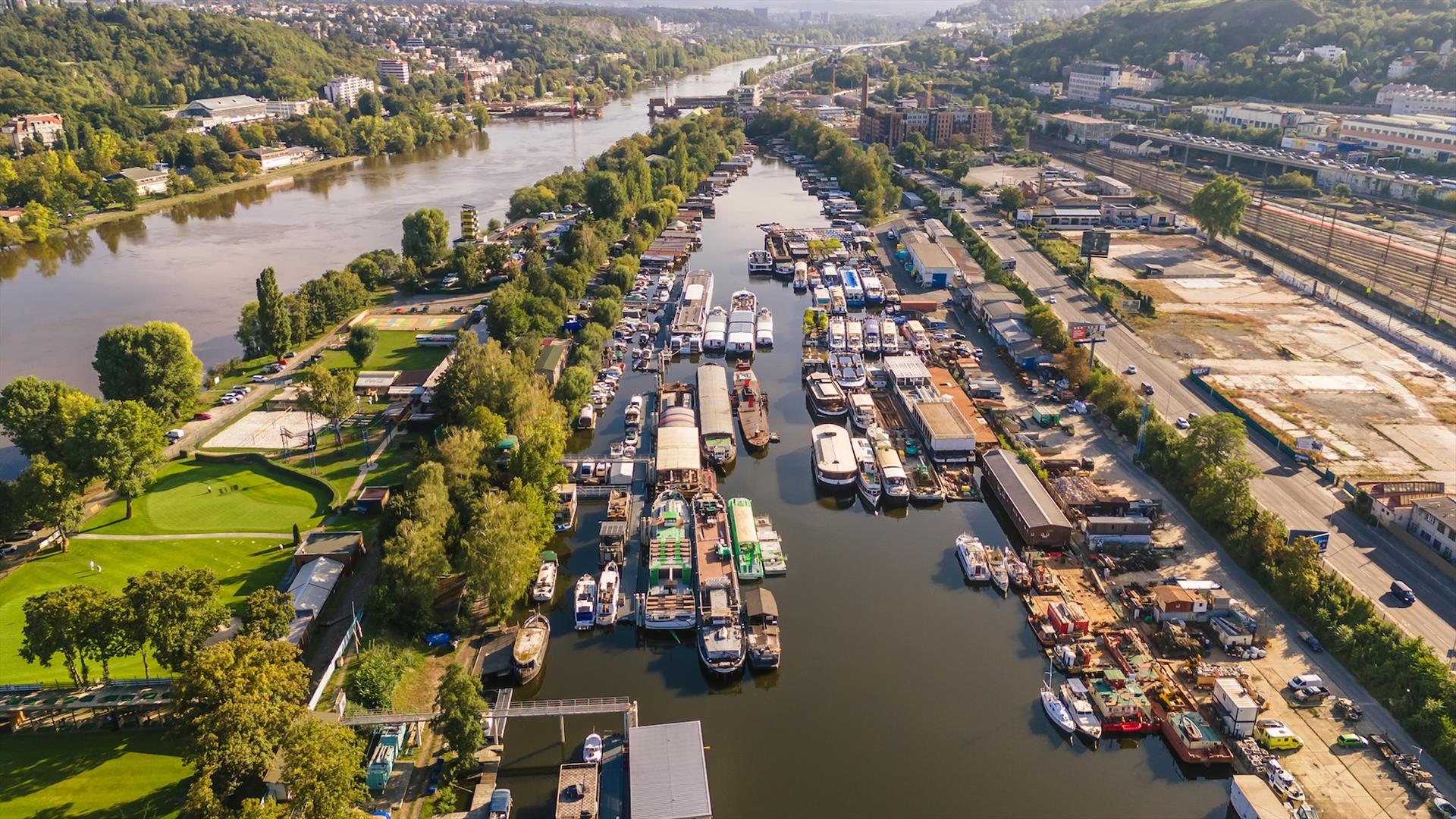 Photo: The Vltava showed its strength, but the Prague… – 11