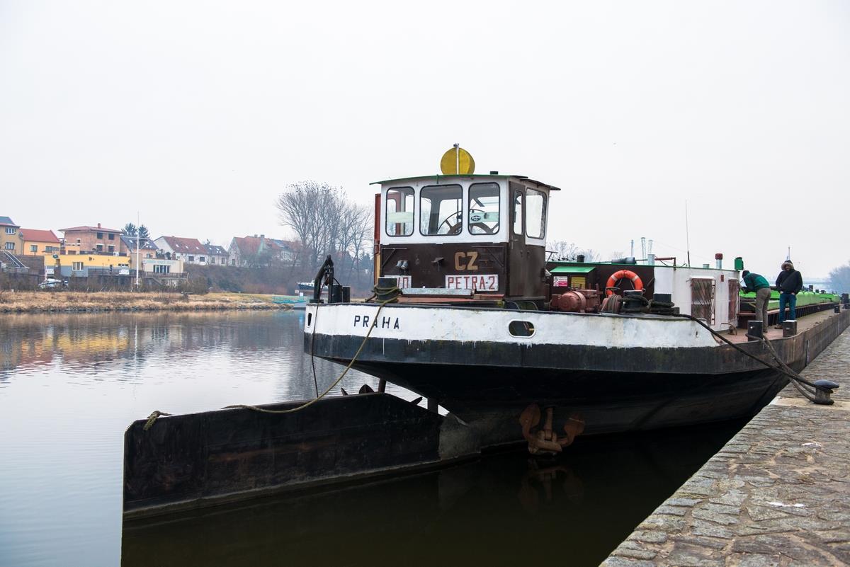 Foto: The towed barca has returned to Praga – 1