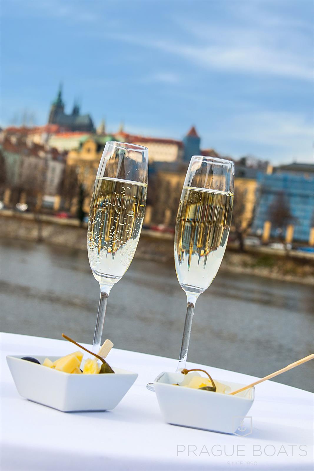 Photo: Cruise with a glass of prosecco – new for this… – 3