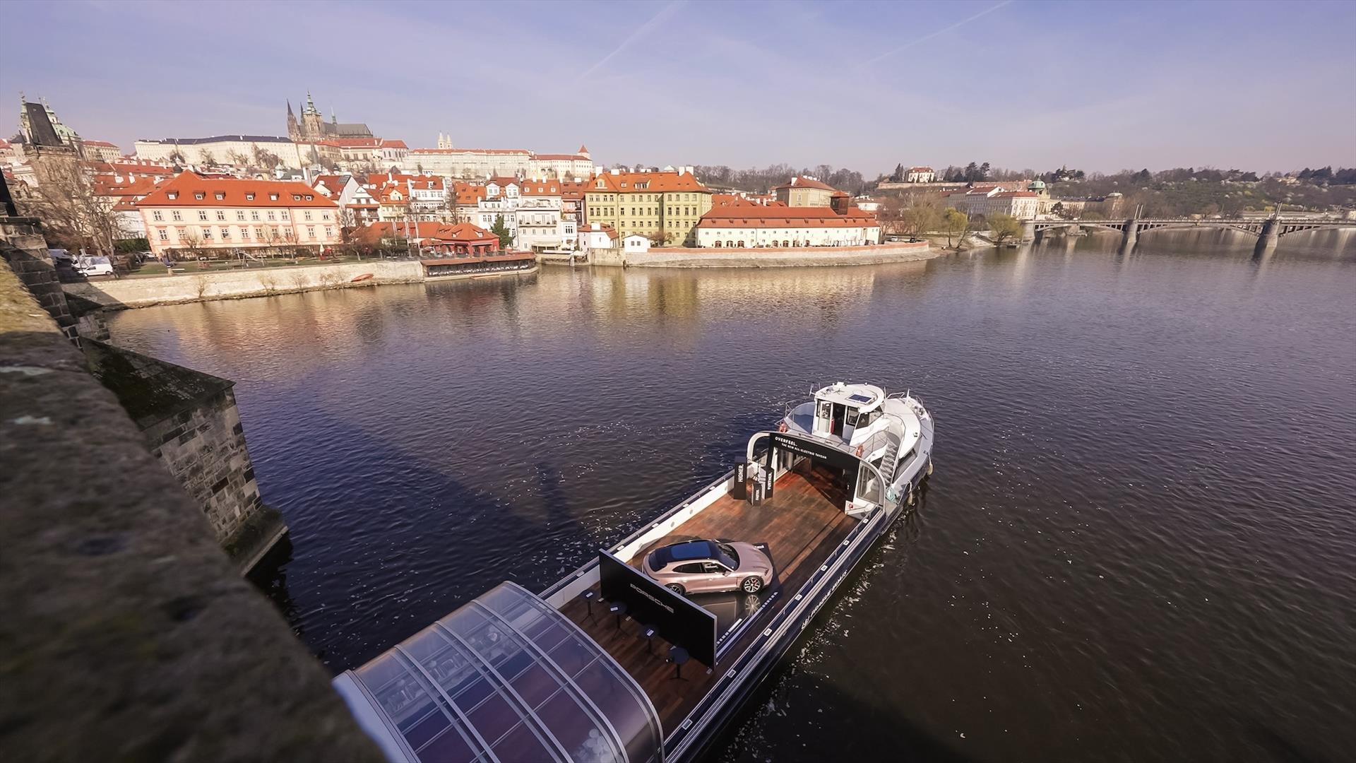 Photo : Porsche Taycan na palubě Prague Boats – 6