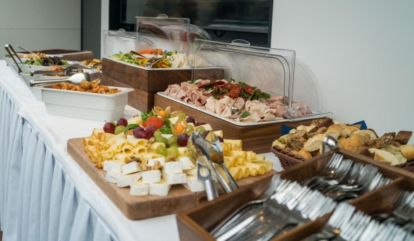 Brunch na skleněné bateau tuto neděli