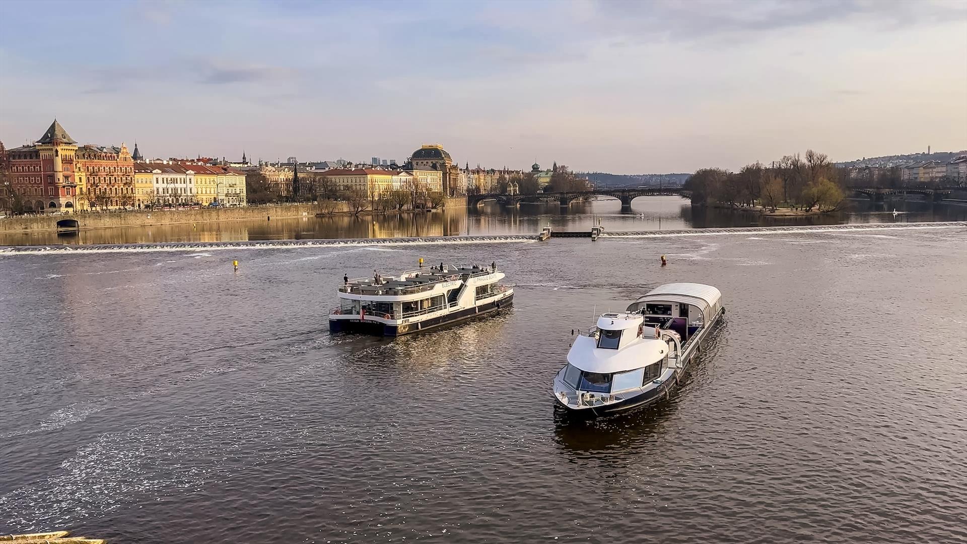 Photo : Porsche Taycan na palubě Prague Boats – 21