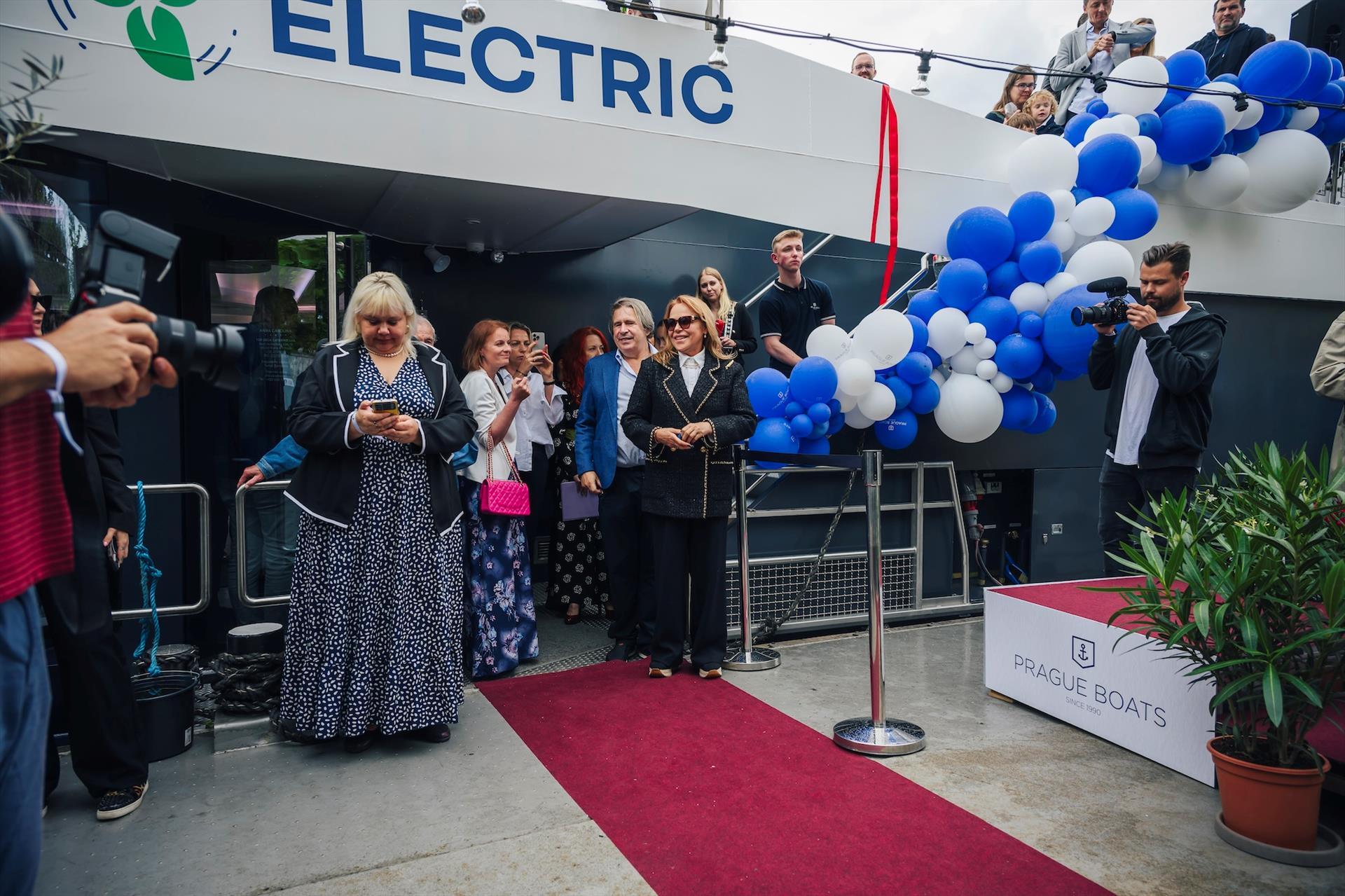 Photo : Pokřtili jsme další elektrickou loď Anna Carolina – 24