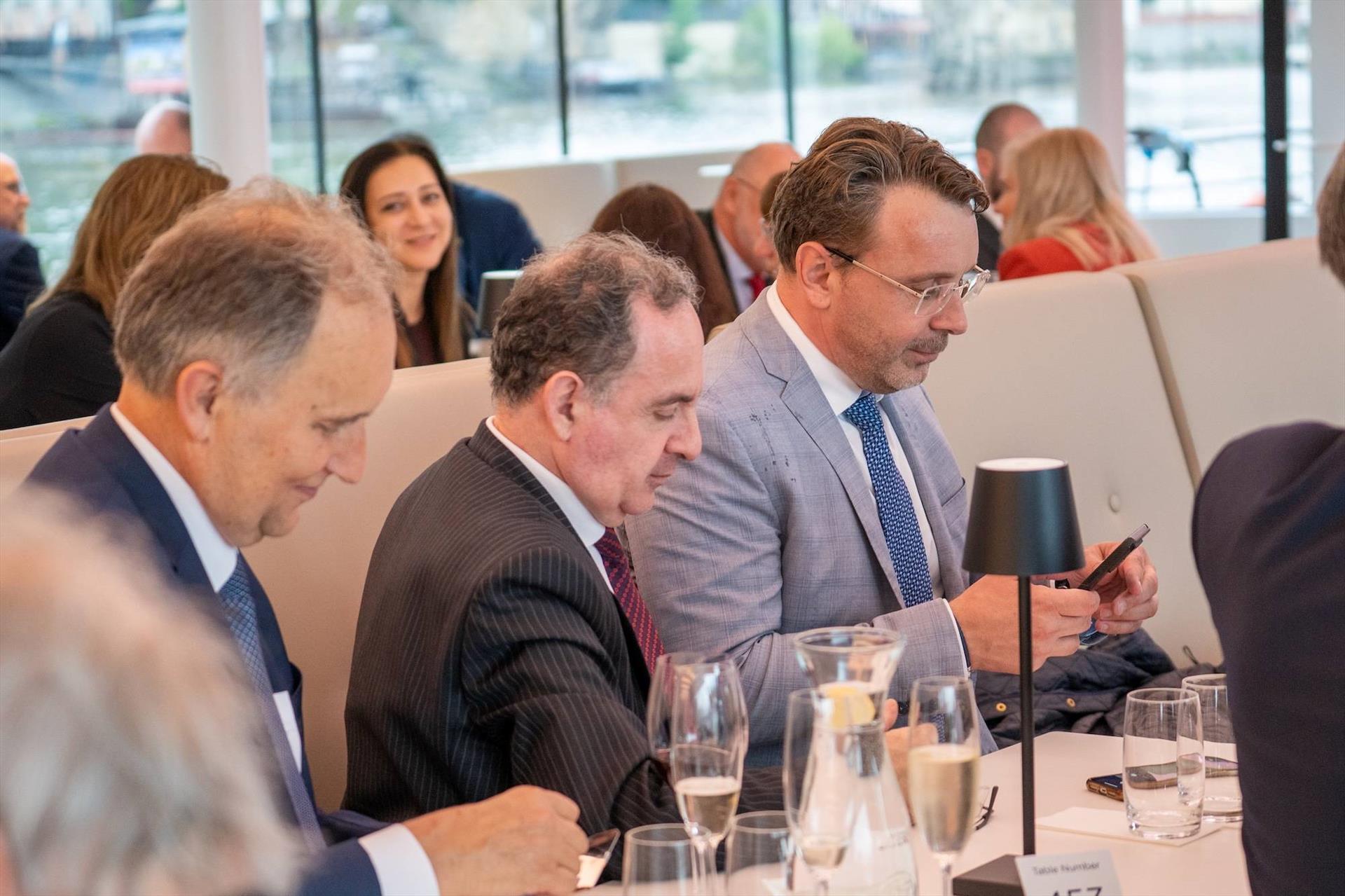 Photo : Rencontre à bord: diplomatie, affaires et… – 20