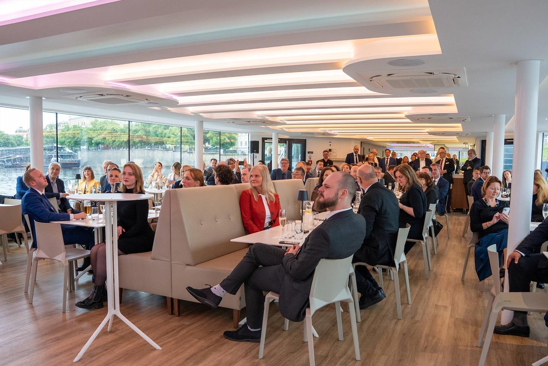 Photo : Rencontre à bord: diplomatie, affaires et… – 66