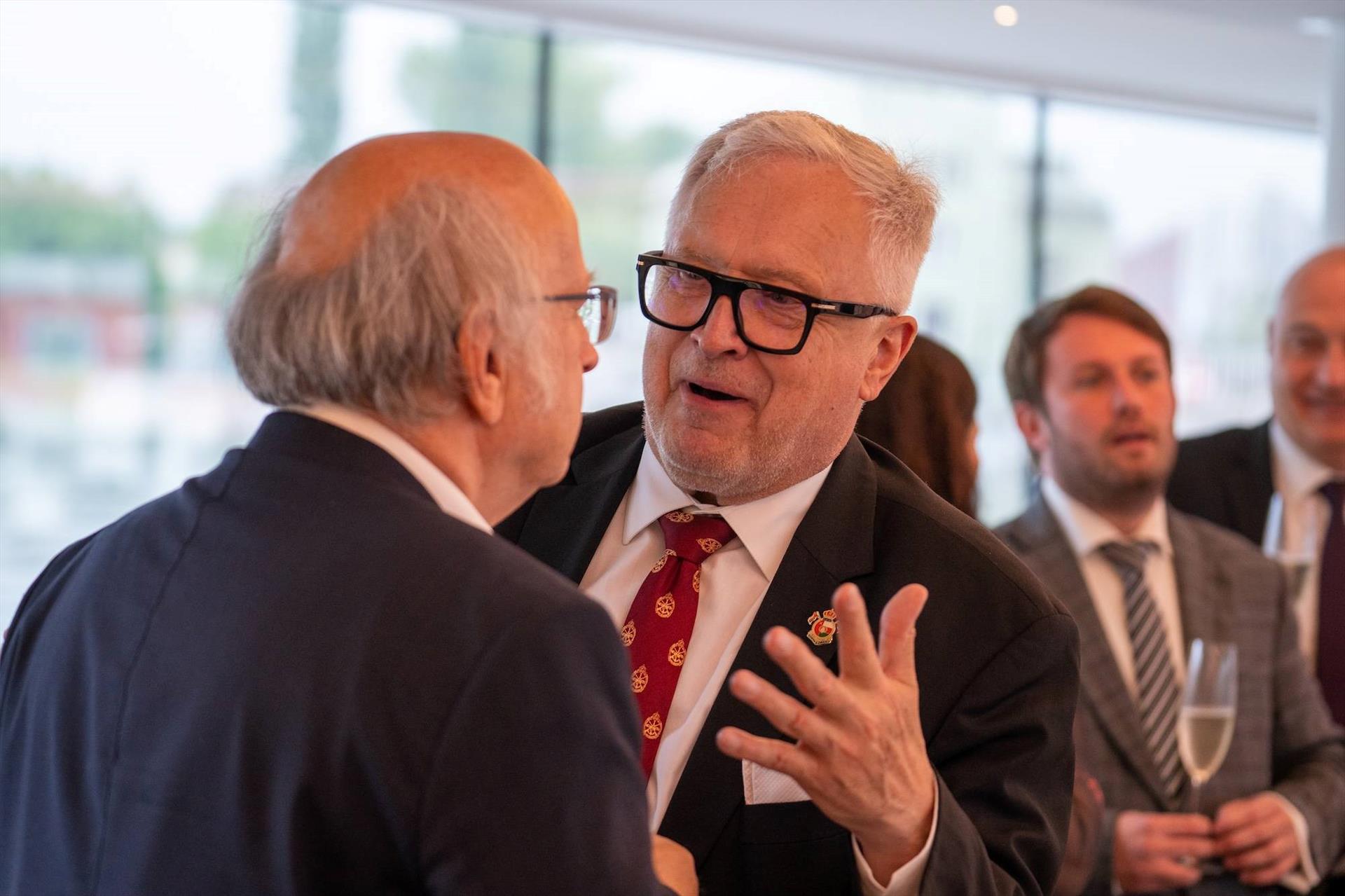 Photo : Rencontre à bord: diplomatie, affaires et… – 53