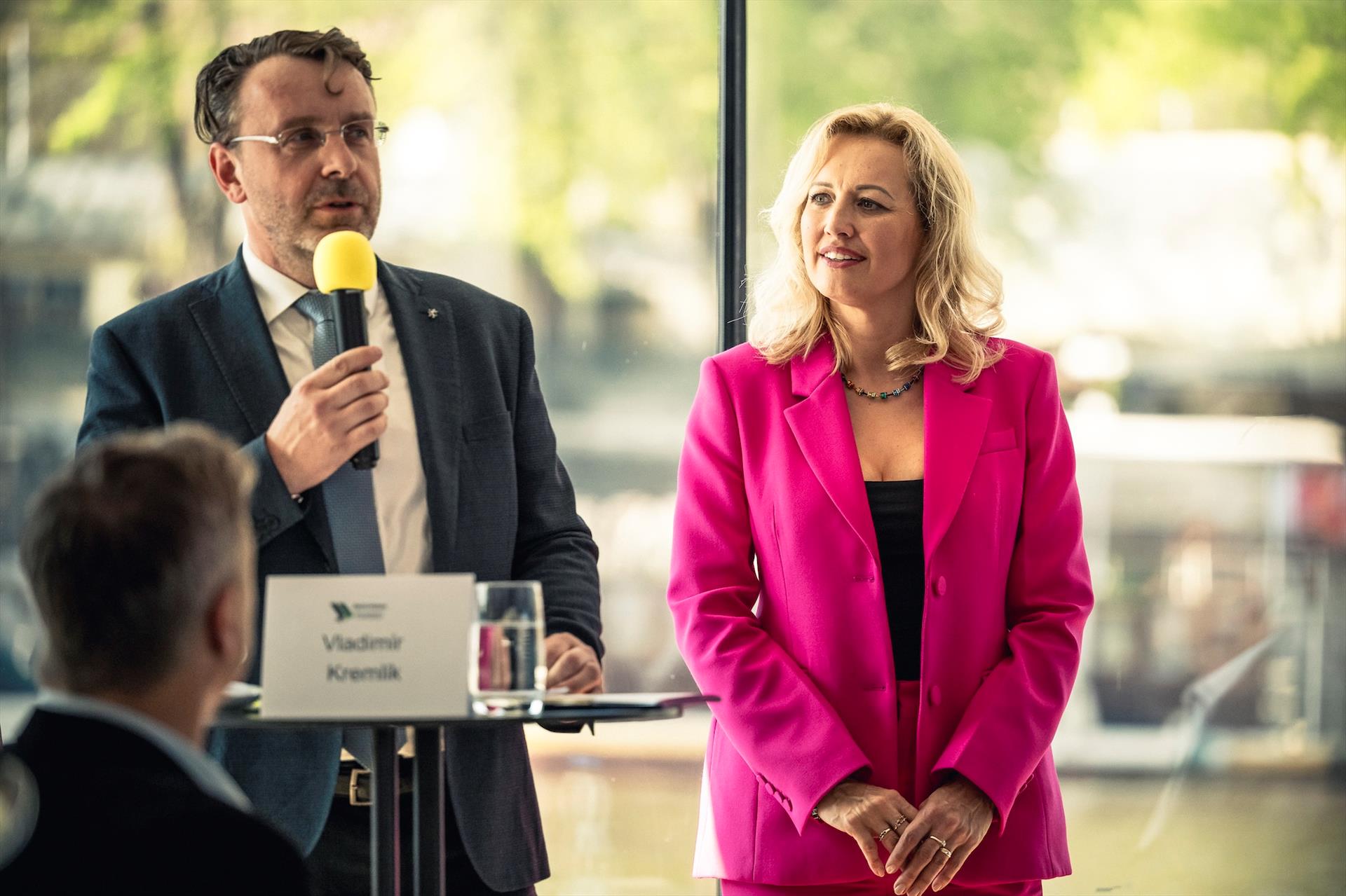 Fotografia: A meeting on the Vltava: a new platform for… – 14