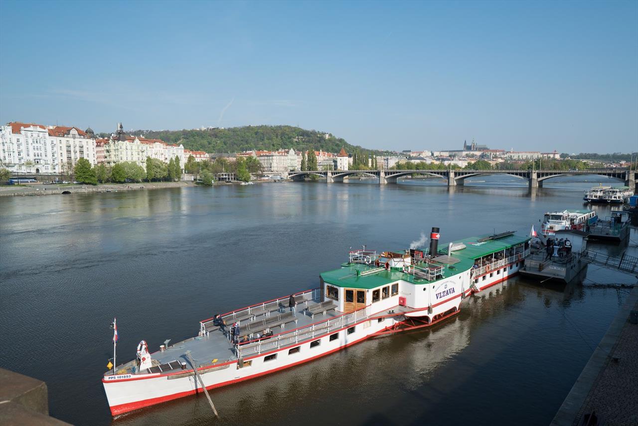 Foto: The piroscafo Moldava sailed to Nelahozeves – 1
