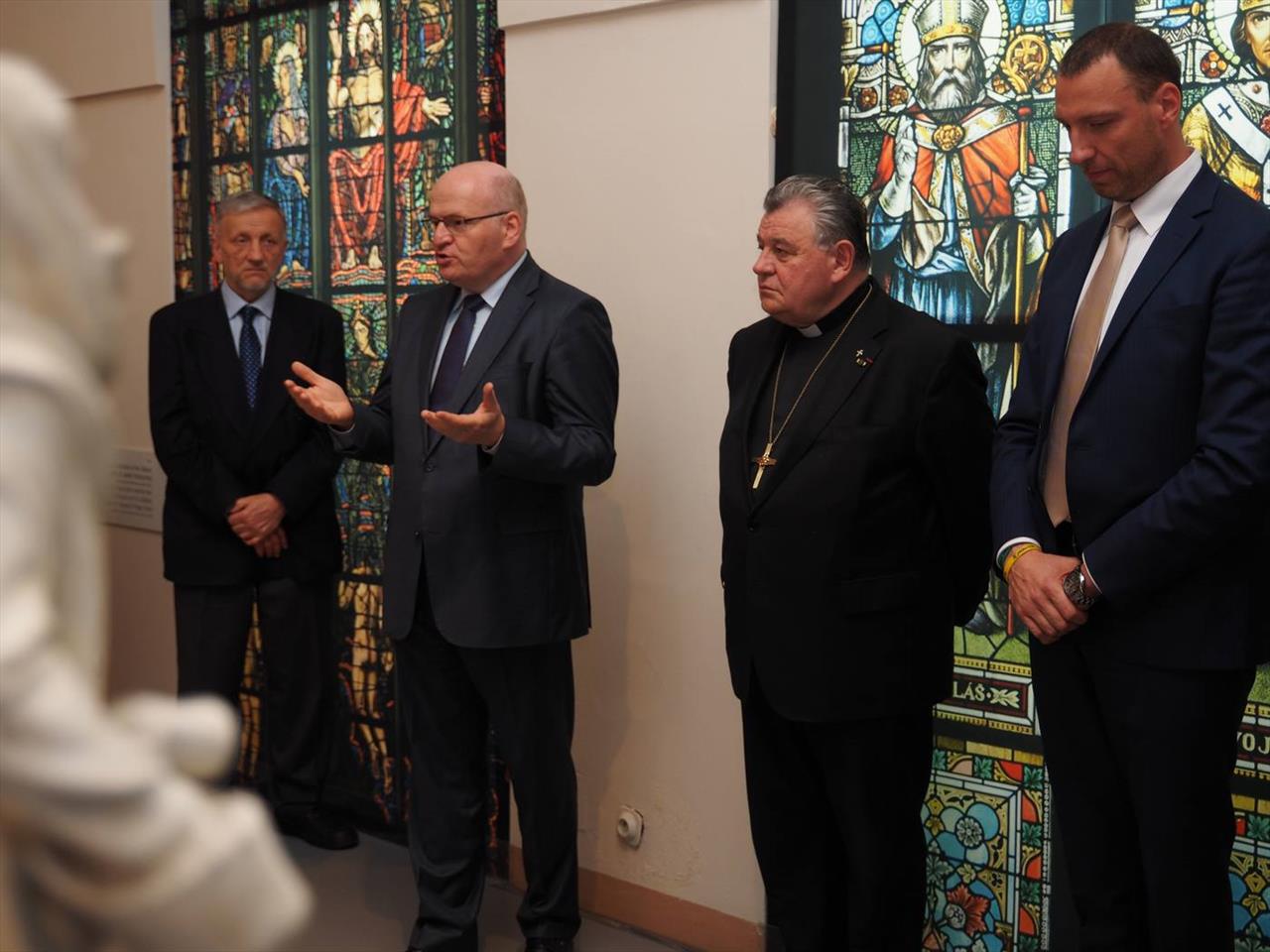 Foto: Sacral Praga - Minister Herman opened a new… – 17